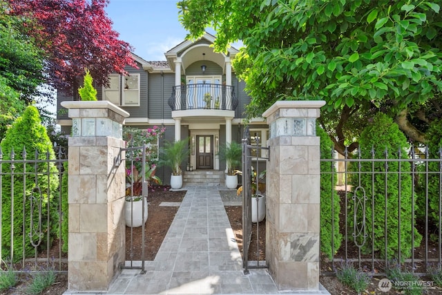 3505 W 43rd Ave, Seattle, WA 98199 - view of front facade featuring a balcony and a gate