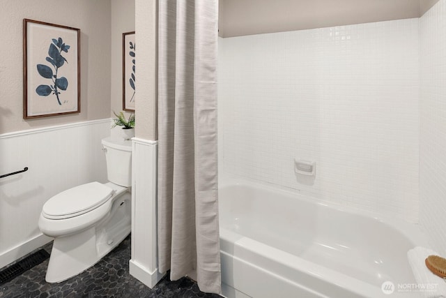 2554 174th Ave NE, Redmond, WA 98052 - full bath featuring wainscoting and shower / bathtub combination with curtain