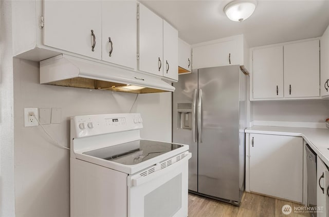 904 Cashmere St, Wenatchee, WA 98801 - kitchen with stainless steel appliances, under cabinet range hood, light wood-style floors, white cabinetry, and light countertops