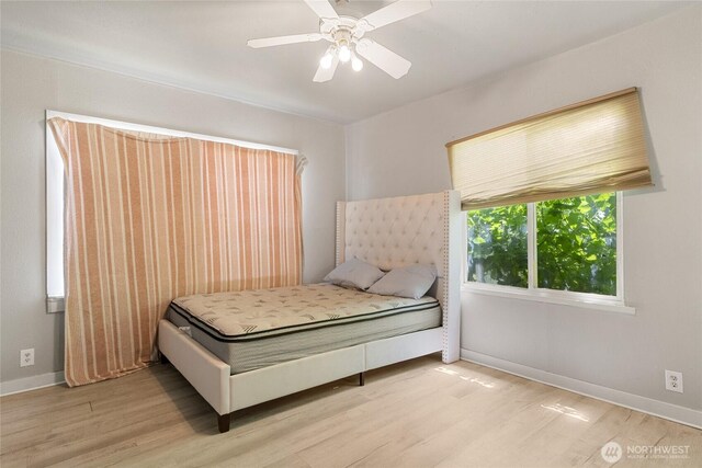 904 Cashmere St, Wenatchee, WA 98801 - bedroom with wood finished floors and ceiling fan
