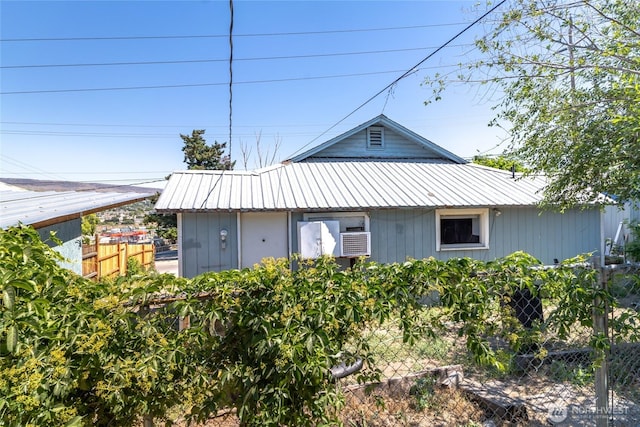 904 Cashmere St, Wenatchee, WA 98801 - view of front of home with a metal roof
