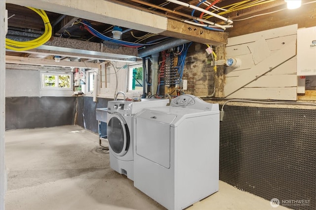 3443 21st Ave W, Seattle, WA 98199 - laundry room with separate washer and dryer