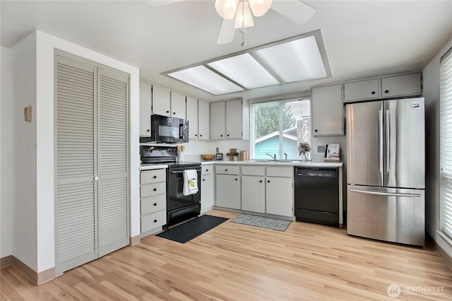 33615 30th Ave SW, Federal Way, WA 98023 - kitchen with black appliances, light wood-style flooring, light countertops, and a ceiling fan
