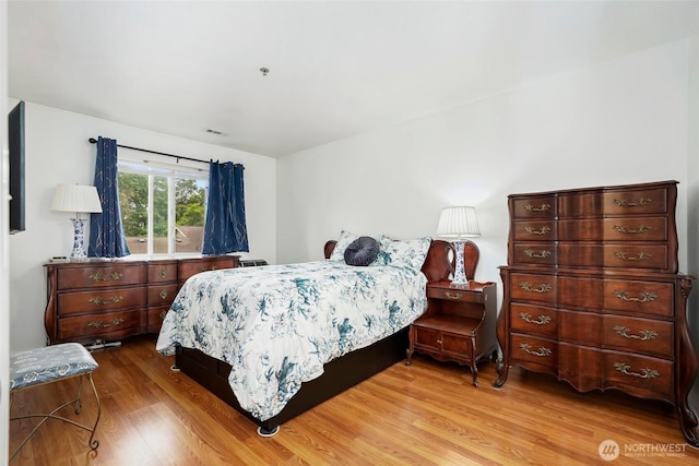 901 E Marine View Dr Unit 206, Everett, WA 98201 - bedroom featuring light wood-type flooring
