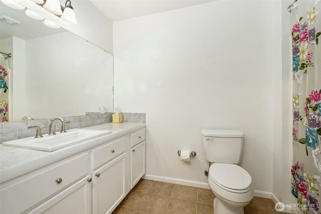 901 E Marine View Dr Unit 206, Everett, WA 98201 - full bathroom featuring vanity, tile patterned flooring, and curtained shower