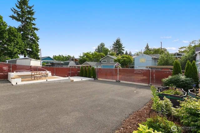 8441 8th Ave SW, Seattle, WA 98106 - view of yard featuring a residential view and a gate