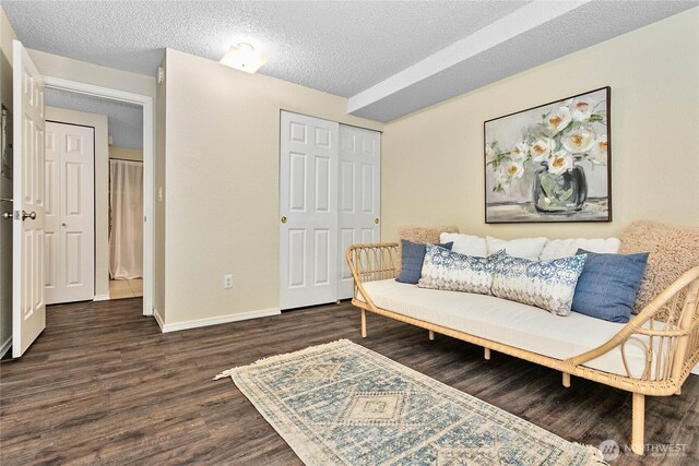 3100 Bill Mcdonald Pkwy Unit E101, Bellingham, WA 98225 - living area with wood finished floors and a textured ceiling