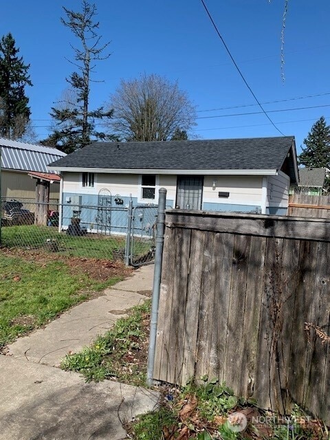 9928 Yakima Ave S, Tacoma, WA 98444 - view of outdoor structure featuring a gate