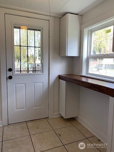 9928 Yakima Ave S, Tacoma, WA 98444 - entryway with light tile patterned floors and baseboards