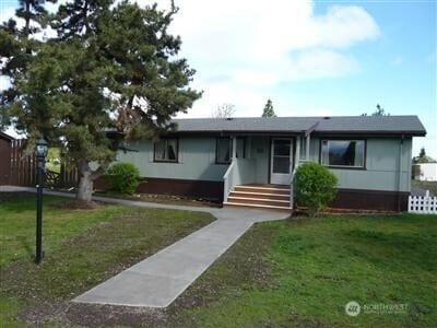 31 House Rd, Sequim, WA 98382 - ranch-style house featuring a front yard