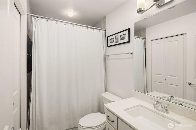 901 W Mcgraw St Unit 6, Seattle, WA 98119 - full bathroom with vanity and a shower with curtain