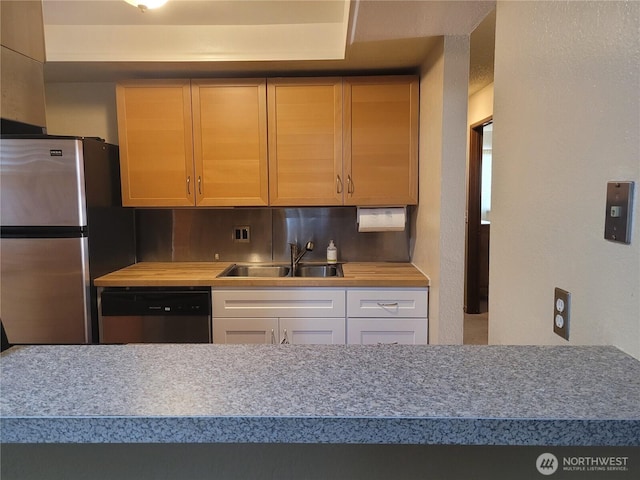 33010 17th Pl S Unit A-108, Federal Way, WA 98003 - kitchen featuring dishwashing machine and freestanding refrigerator