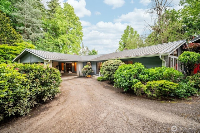 14000 NE 97th Ave, Vancouver, WA 98662 - ranch-style home featuring driveway, a metal roof, and an attached carport