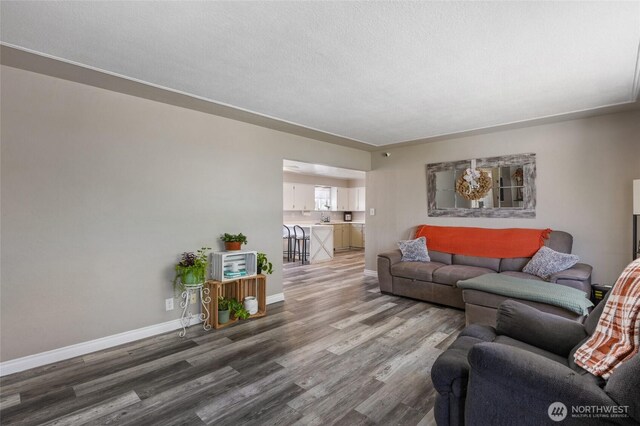 863 N Vista Dr, Moses Lake, WA 98837 - living area featuring wood finished floors and baseboards