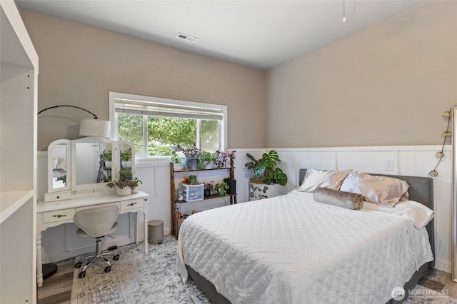 863 N Vista Dr, Moses Lake, WA 98837 - bedroom featuring wood finished floors and a desk