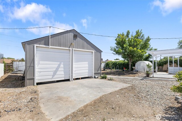 863 N Vista Dr, Moses Lake, WA 98837 - view of detached garage