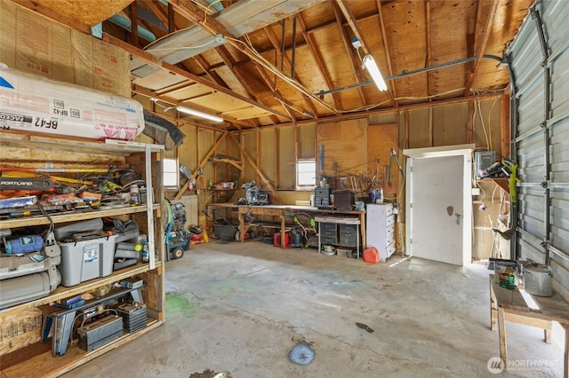 863 N Vista Dr, Moses Lake, WA 98837 - garage featuring a workshop area