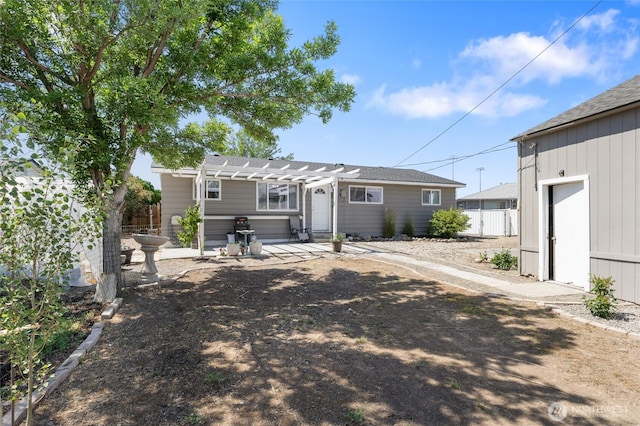 863 N Vista Dr, Moses Lake, WA 98837 - back of property with a pergola