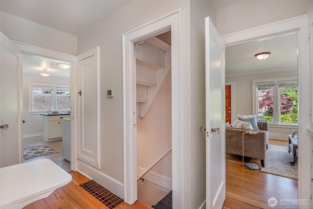 515 N 122nd St, Seattle, WA 98133 - corridor featuring light wood-style floors and crown molding