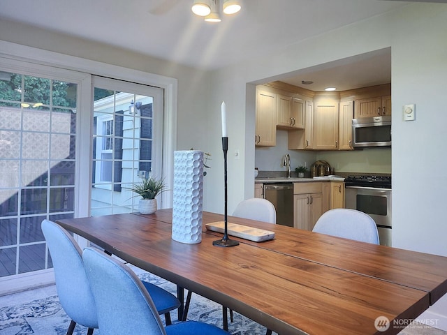 3616 23rd Ave W, Seattle, WA 98199 - dining area with a ceiling fan and recessed lighting