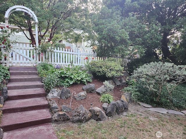 3616 23rd Ave W, Seattle, WA 98199 - view of yard
