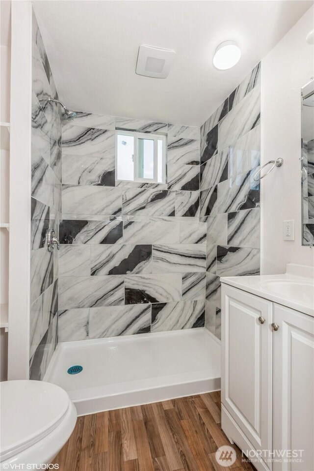 18501 52nd Ave W Unit 31, Lynnwood, WA 98037 - full bath with vanity, a shower stall, and wood finished floors