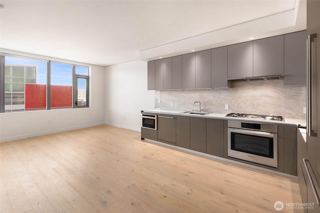 2510 6th Ave Unit 809, Seattle, WA 98121 - kitchen with stainless steel appliances, gray cabinets, tasteful backsplash, and modern cabinets