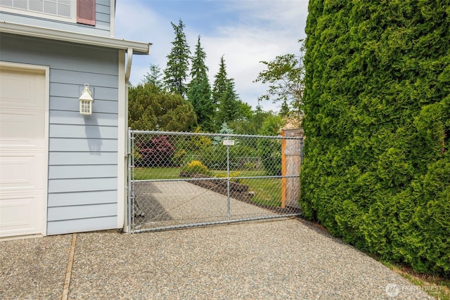 5908 3rd Dr W, Everett, WA 98203 - view of gate