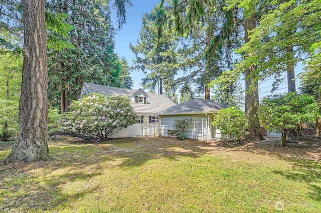 3706 84th Ave SE, Mercer Island, WA 98040 - back of house with a yard