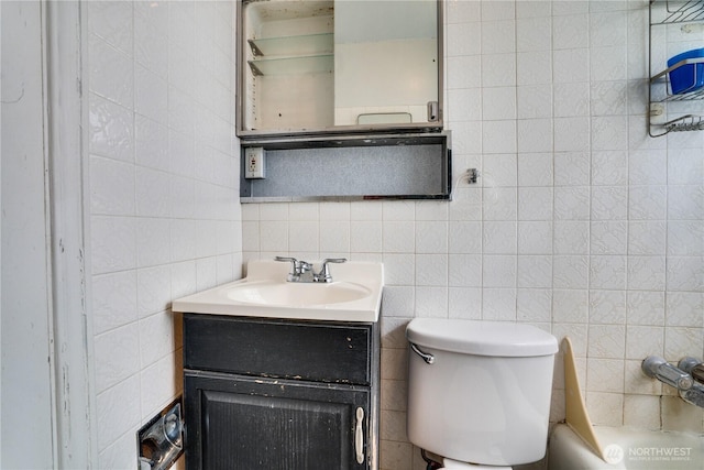 2602 Mccarver St, Tacoma, WA 98403 - full bath featuring tile walls, vanity, and backsplash