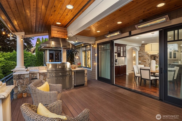 67 Cascade Ky, Bellevue, WA 98006 - wooden terrace with area for grilling