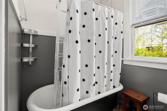 4228 1st Ave NE, Seattle, WA 98105 - full bath featuring shower / tub combo with curtain