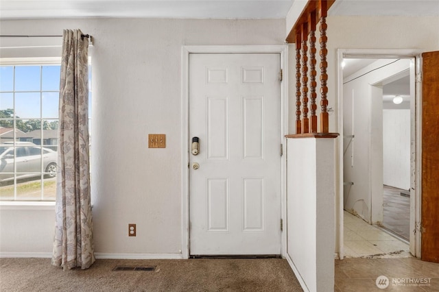 832 S 2nd Ave, Othello, WA 99344 - foyer with plenty of natural light and carpet floors