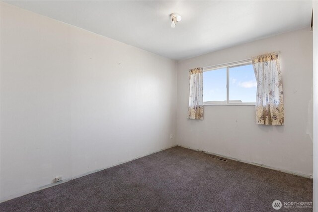 832 S 2nd Ave, Othello, WA 99344 - view of carpeted empty room