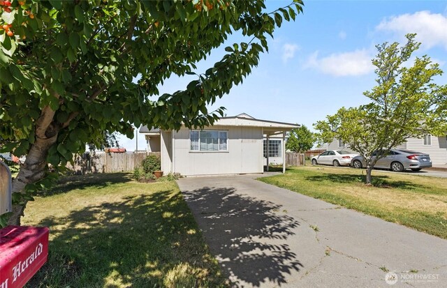 832 S 2nd Ave, Othello, WA 99344 - view of front of property with driveway