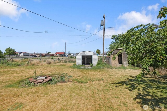 832 S 2nd Ave, Othello, WA 99344 - view of grassy yard with a storage shed