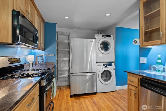 19515 7th Ave NE, Shoreline, WA 98155 - kitchen with stainless steel appliances, stacked washer / dryer, light wood-style flooring, glass insert cabinets, and recessed lighting