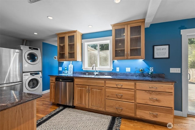 19515 7th Ave NE, Shoreline, WA 98155 - kitchen featuring stainless steel appliances, estacked washer and dryer, light wood-style floors, dark stone counters, and recessed lighting