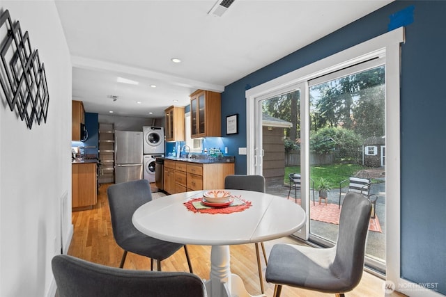 19515 7th Ave NE, Shoreline, WA 98155 - dining space featuring stacked washer / dryer, light wood-type flooring, and recessed lighting