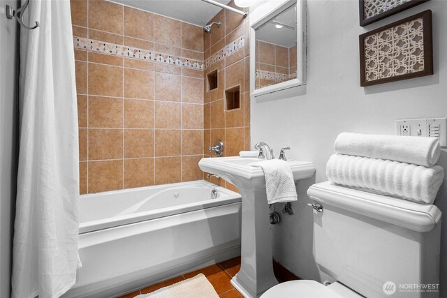 19515 7th Ave NE, Shoreline, WA 98155 - bathroom featuring shower / bath combo and toilet