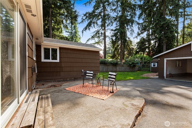 19515 7th Ave NE, Shoreline, WA 98155 - view of patio / terrace featuring an outbuilding