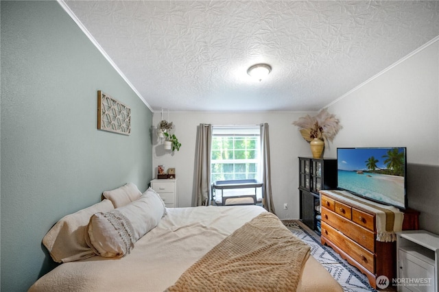 492 Hilltop Dr, Sedro Woolley, WA 98284 - bedroom featuring crown molding, lofted ceiling, and a textured ceiling