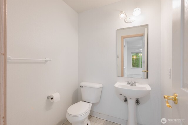 1160 Monroe Ave NE Unit B-4, Renton, WA 98056 - bathroom featuring toilet and baseboards