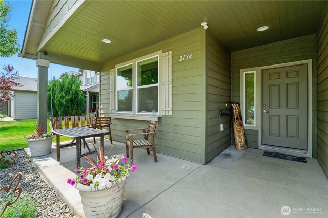 2134 Alco Ave, Walla Walla, WA 99362 - doorway to property with covered porch