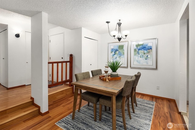 4727 W Lake Sammamish Pkwy SE Unit B-106, Issaquah, WA 98027 - dining room with a chandelier, light wood-style floors, and a textured ceiling