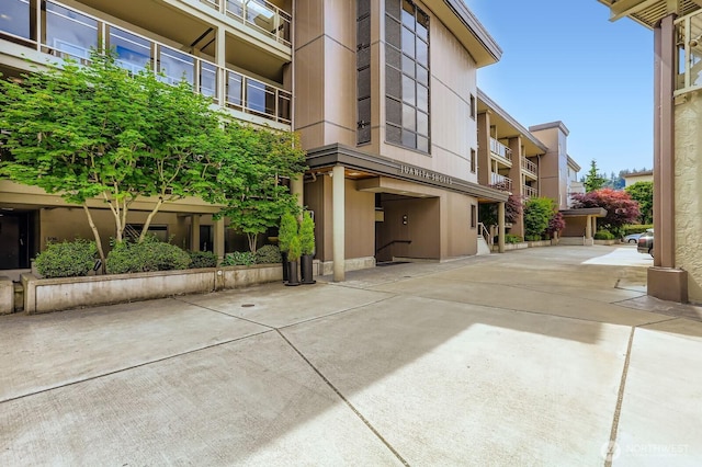9727 NE Juanita Dr Unit 201, Kirkland, WA 98034 - view of property featuring concrete driveway
