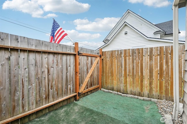 115 7th Ave SW, Puyallup, WA 98371 - view of yard featuring a gate