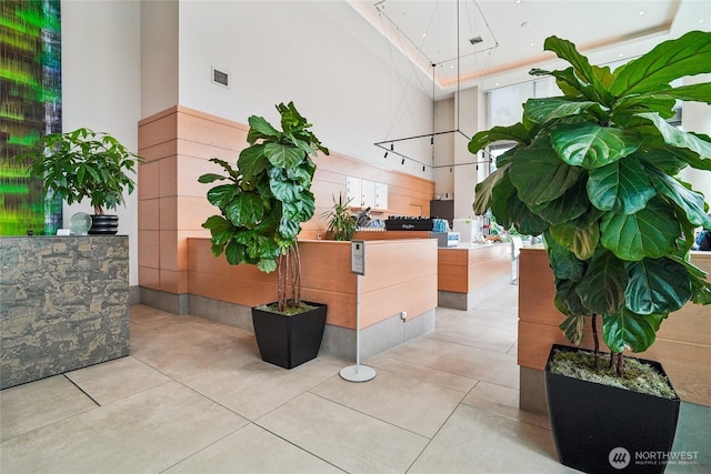 2510 6th Ave Unit 1010, Seattle, WA 98121 - reception with a high ceiling