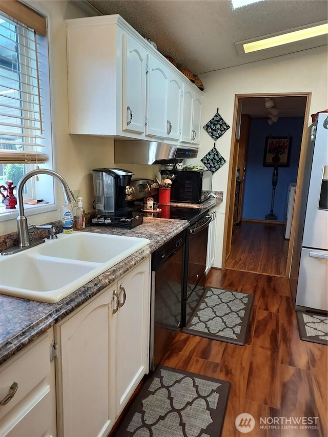8430 15th Pl SE Unit 33, Lake Stevens, WA 98258 - kitchen with refrigerator with ice dispenser, dishwashing machine, white cabinets, dark wood-type flooring, and electric range