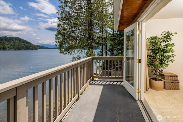 33571 Cliff Rd, Mount Vernon, WA 98274 - balcony with a water view